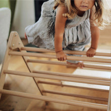 Cargar imagen en el visor de la galería, Triángulo de escalda Pikler de madera plegable - Mediano
